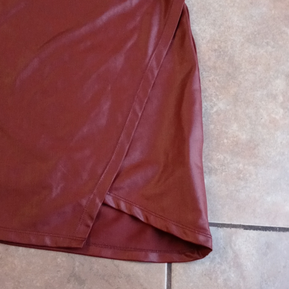 Dresses - Picture 3 of 4